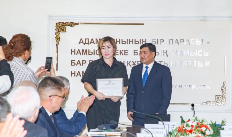 Белсенді ҮЕҰ өкілдері марапатталды