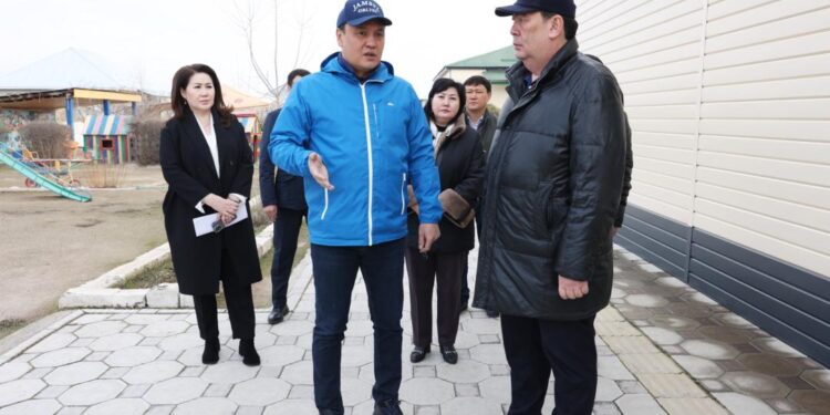 Ербол Қарашөкеев Тараз қаласы Әулиеата ауданын аралады