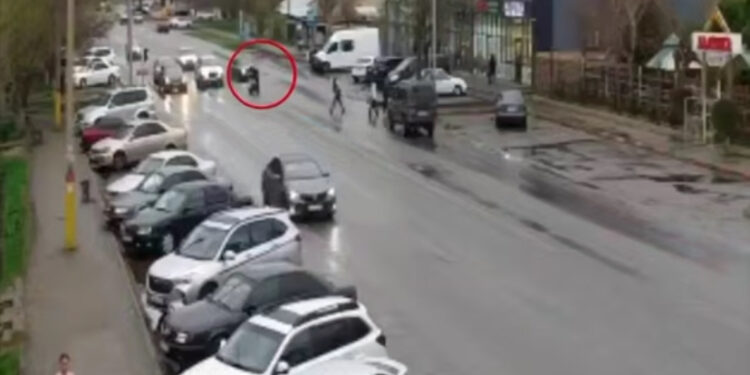 Таразда жүргізуші куәлігі жоқ ер адам полициядан қашпақ болды