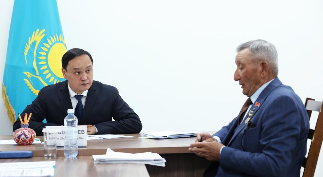 Қарашөкеев жамбылдықтардың өтініш-тілектерін тыңдады