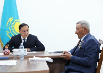 Қарашөкеев жамбылдықтардың өтініш-тілектерін тыңдады