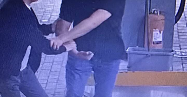 Меркідегі жанармай құю бекетінде ер адамды пышақтап кетті