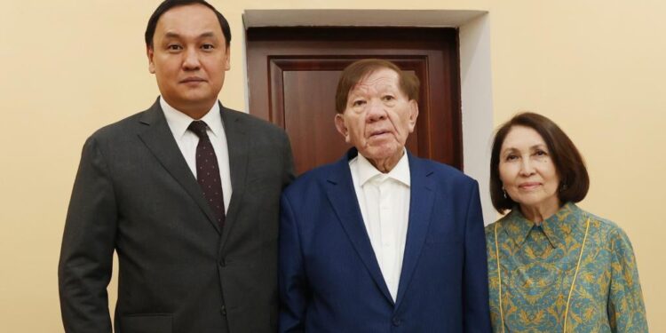 Жамбылдықтар Мұхтар Шахановқа құрмет көрсетті