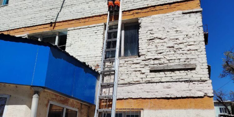 Тараздық құтқарушылар үйінде құлаған әйелге жәрдемдесті