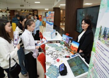 Мектептерде 8 мыңға жуық педагог-кәсіби бағдар беруші жұмыс істейді