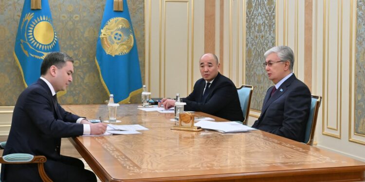 Өнеркәсіп министрі Тоқаевқа былтырғы қызметінің қорытындысын баяндады