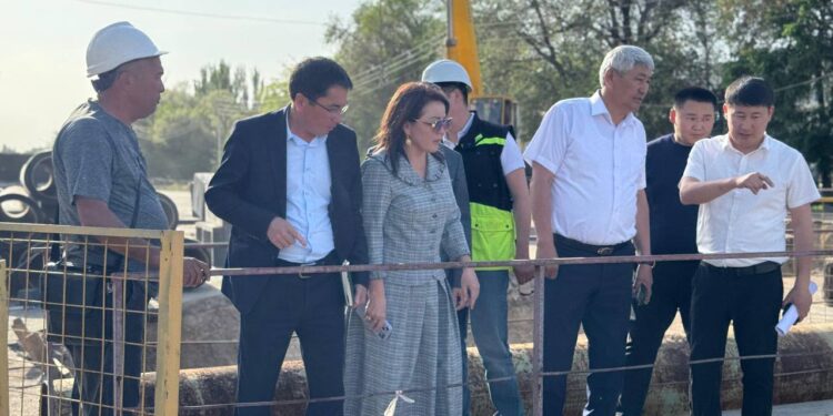 Комиссия мүшелері Тараз қаласындағы М-1 жылу магистралін қайта жаңғырту барысымен танысты