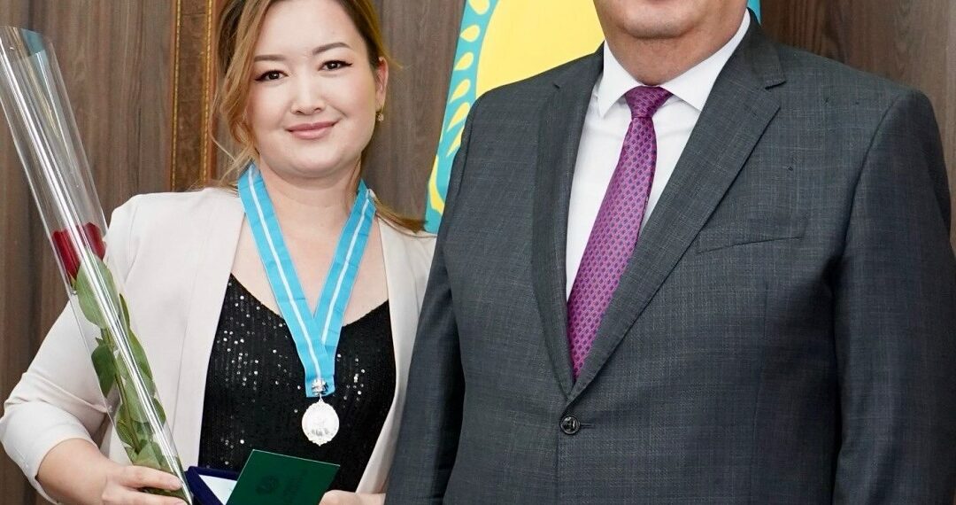 Бақтияр Артаевтың келіні Мақпал Жүнісова «Күміс алқа» иеленді