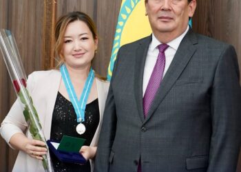 Бақтияр Артаевтың келіні Мақпал Жүнісова «Күміс алқа» иеленді