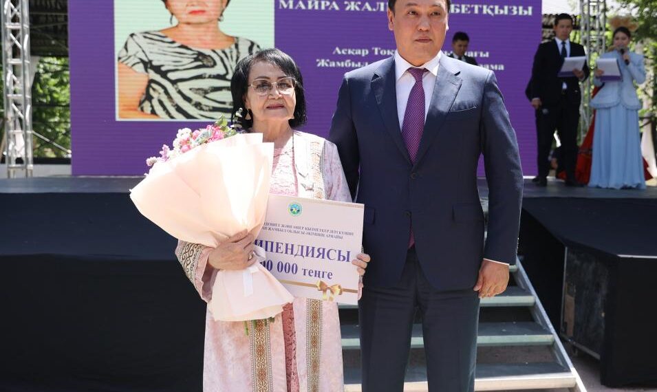 Облыс әкімі мәдениет және өнер қызметкерлеріне құрмет көрсетті