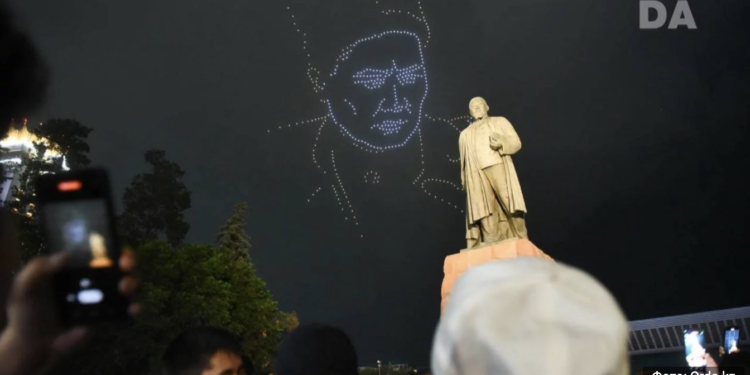 Түнде Алматыда дрондардың жарық шоуы өтті