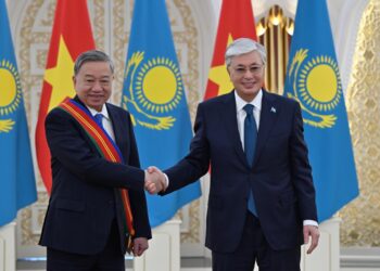 Тоқаев То Ламды І дәрежелі «Достық» орденімен марапаттады