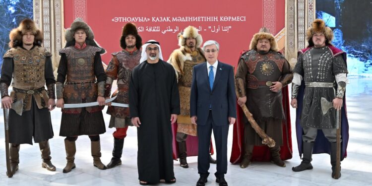 Қазақстан Президенті мен Абу Дабидің Тақ мұрагері «Этноауыл» көрмесін аралады