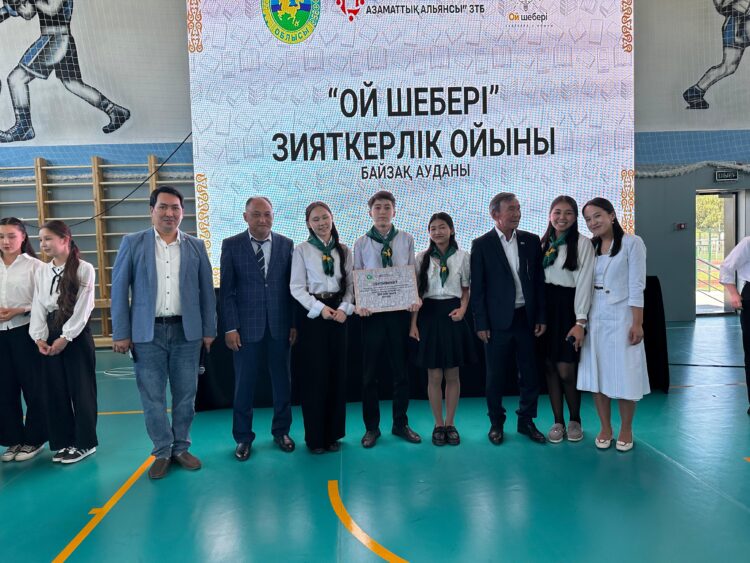 Мектеп оқушылары аудан әкімін таниды ма?