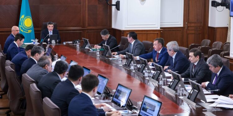 Бектенов ЖЭК дамыту мәселелері жөніндегі энергетикалық кеңестің отырысын өткізді