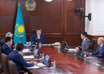 Бектенов қазақ-қытай келісімдерін жүзеге асыру мәселелері жөнінде кеңес өткізді