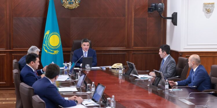 Бектенов қазақ-қытай келісімдерін жүзеге асыру мәселелері жөнінде кеңес өткізді