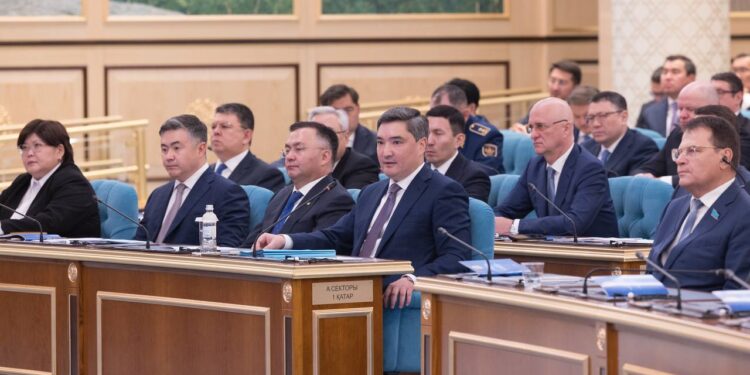 Мемлекет өз міндеттемелерін толық көлемде орындап жатыр — Олжас Бектенов