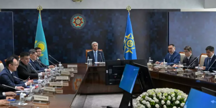 Қасым-Жомарт Тоқаев Ұлттық қауіпсіздік комитетінің басшылық құрамымен жиын өткізді