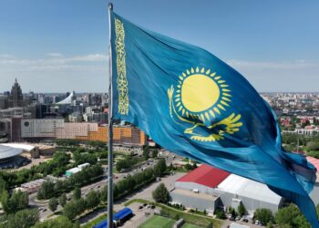 Президент Мемлекеттік ту көтеру рәсіміне қатысты