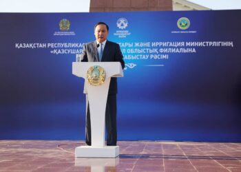 Жамбыл облысының әкімі Ербол Қарашөкеев бірқатар аудан мен Тараздағы егістік, су және өнеркәсіп нысандарын аралап, жұмыс барысымен танысты