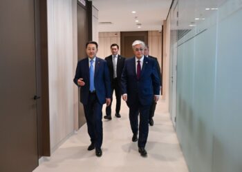 Мемлекет басшысы Астанадағы АӨСШК штаб-пәтеріне барды