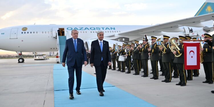 Қазақстан Президенті Түркияға ресми сапармен барды