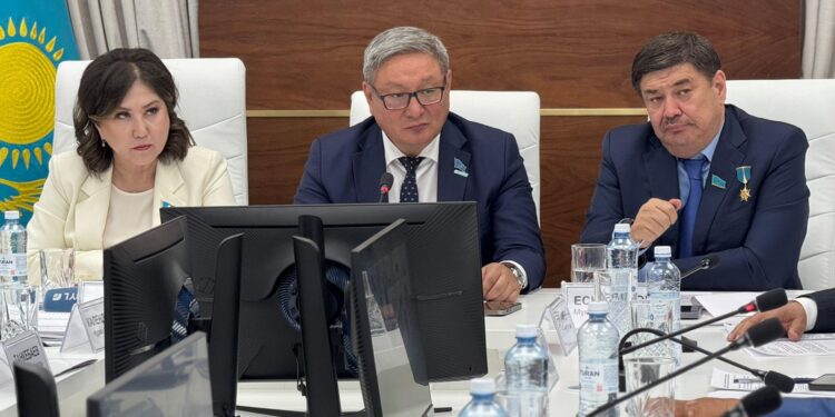 «AMANAT» партиясы фракциясының кеңейтілген отырысында өңірдегі өзекті мәселелер талқыланды