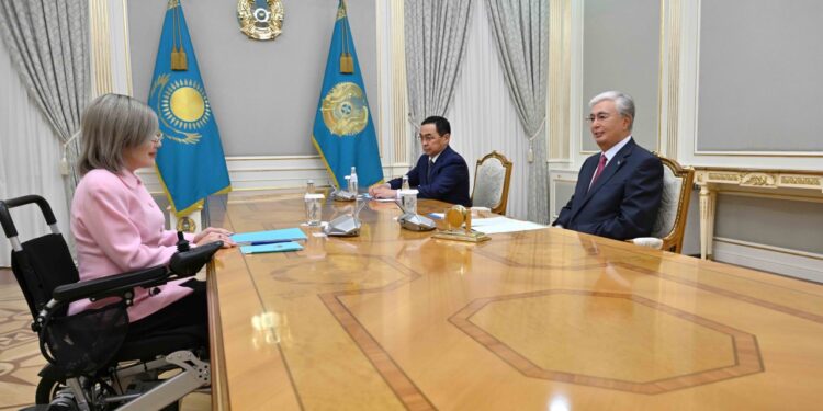Президент Адам құқықтары жөніндегі уәкілдің Астана қаласындағы өкілі Баян Жалмағанбетованы қабылдады.