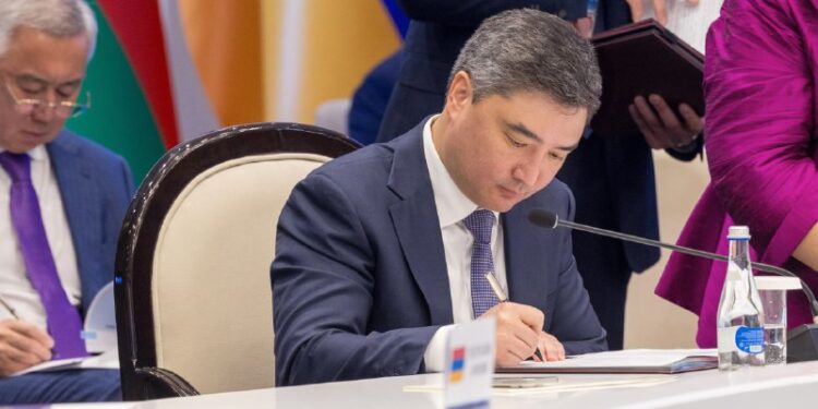Олжас Бектенов Еуразиялық үкіметаралық кеңес отырысына қатысты