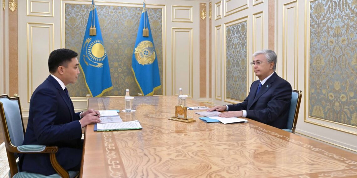 Мемлекет басшысы Шымкент әкімімен кедесу өткізді
