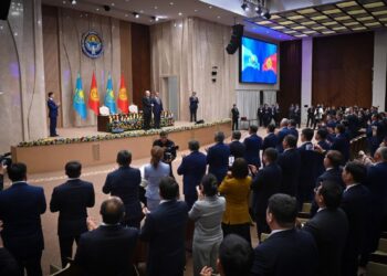 Мемлекет басшысы Садыр Жапаровты «Алтын Қыран» орденімен марапаттады