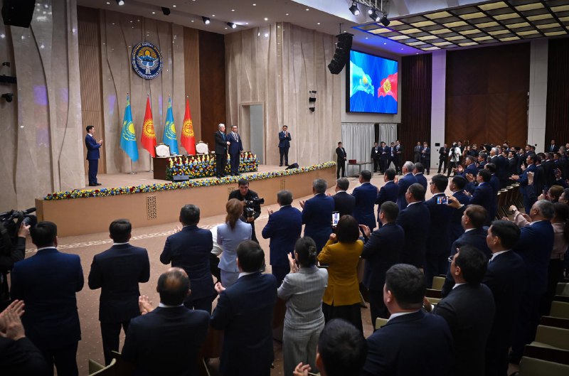 Мемлекет басшысы Садыр Жапаровты «Алтын Қыран» орденімен марапаттады