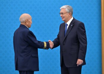 Мемлекет басшысы көлік саласының қызметкерлерін марапаттады