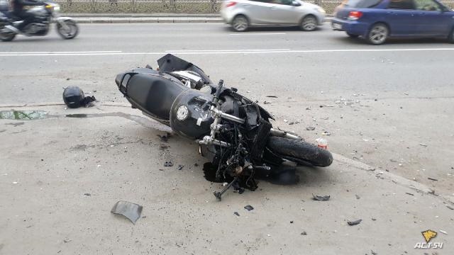 Полицей мотоцикл жүргізушісін қағып кеткен