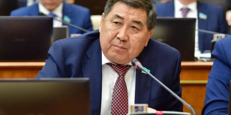 «Халық қиындық көріп жатқан жоқ»деген сөзі үшін депутатқа сын айтылды