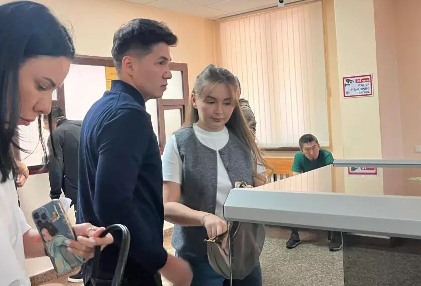 Жанәбіловтің жұбайы неге айыпталып отыр?