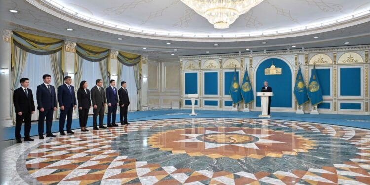Қасым-Жомарт Тоқаев Қазақстан арқылы әлемдік ірі сауда нарықтарына апаратын 5 теміржол дәлізі өтетінін айтты.