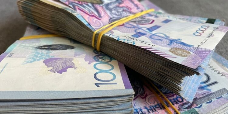 Қазақстанда ең жоғары енбекақы алатындар кімдер?