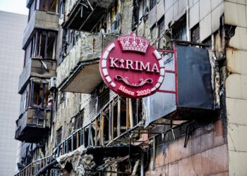 Астана тұрғын үйдегі кафеде өрт шығып, 8 пәтерге зақым келді