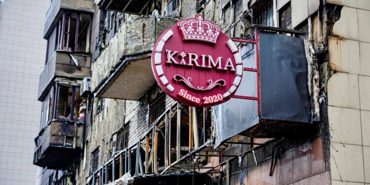 Астана тұрғын үйдегі кафеде өрт шығып, 8 пәтерге зақым келді