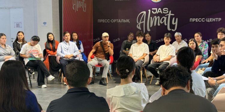 Алматыдағы комьюнити-орталықтарда жастарға арналған диалог алаңдары өтуде
