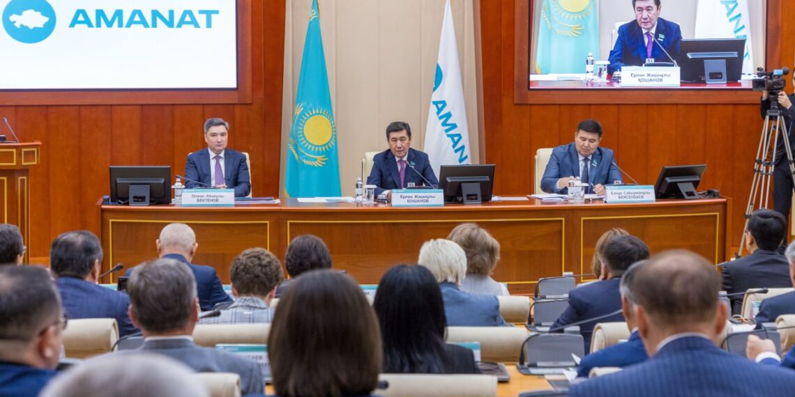Олжас Бектенов AMANAT партиясы фракциясының кеңейтілген жиынына қатысты