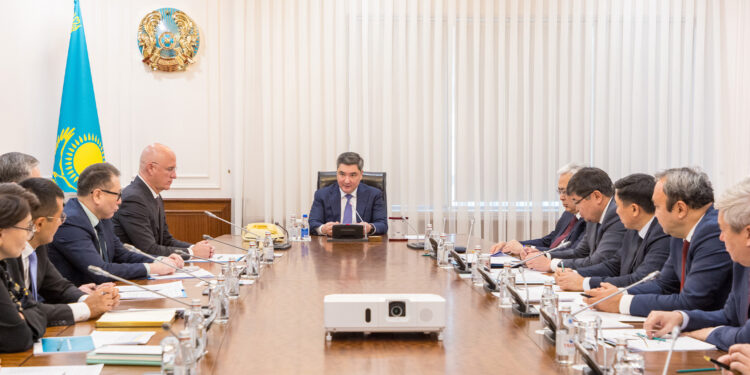 Бензин мен дизель бағасын одан әрі көтеруге мораторий енгізіледі