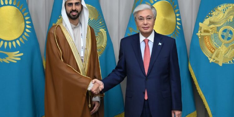 Мемлекет басшысы Абу Даби Денсаулық сақтау департаментінің төрағасымен кездесу өткізді