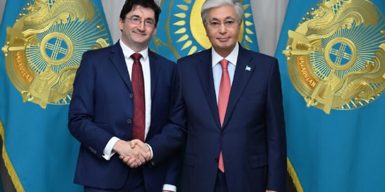 Қасым -Жомарт Тоқаев Стэнфорд университетінің профессоры Илья Стребулаевты қабылдады
