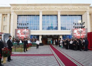 Тараз төрінде театр фестивалі ресми түрде басталды