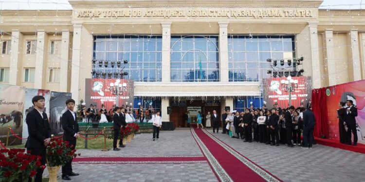 Тараз төрінде театр фестивалі ресми түрде басталды