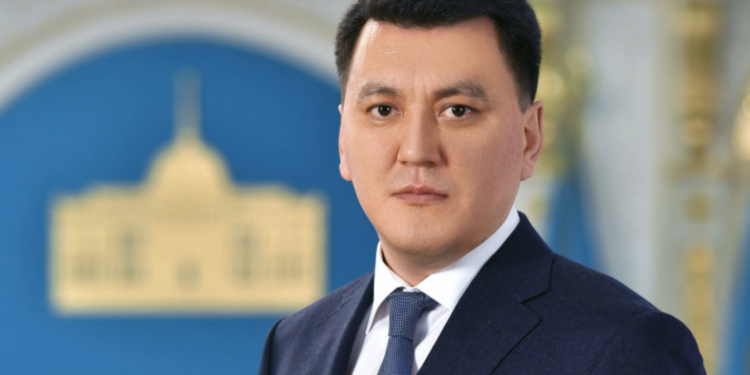 Ерлан Қарин жұмысшы мамандықтар мәртебесін арттыру саясатын туралы пікір білдірді
