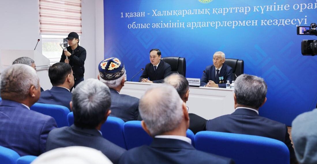Қарашөкеев жамбылдық ардагерлерді қарттар күнімен құттықтады